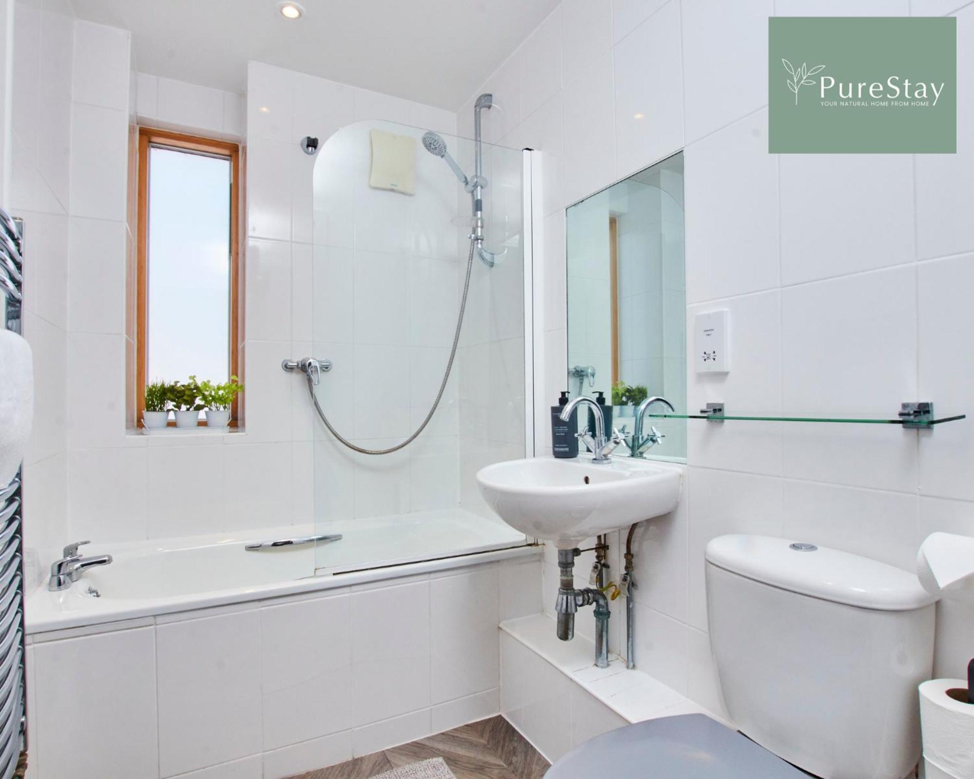 Beautiful Four Bed House By Purestay Short Lets & Serviced Accommodation Coventry With Parking Zewnętrze zdjęcie