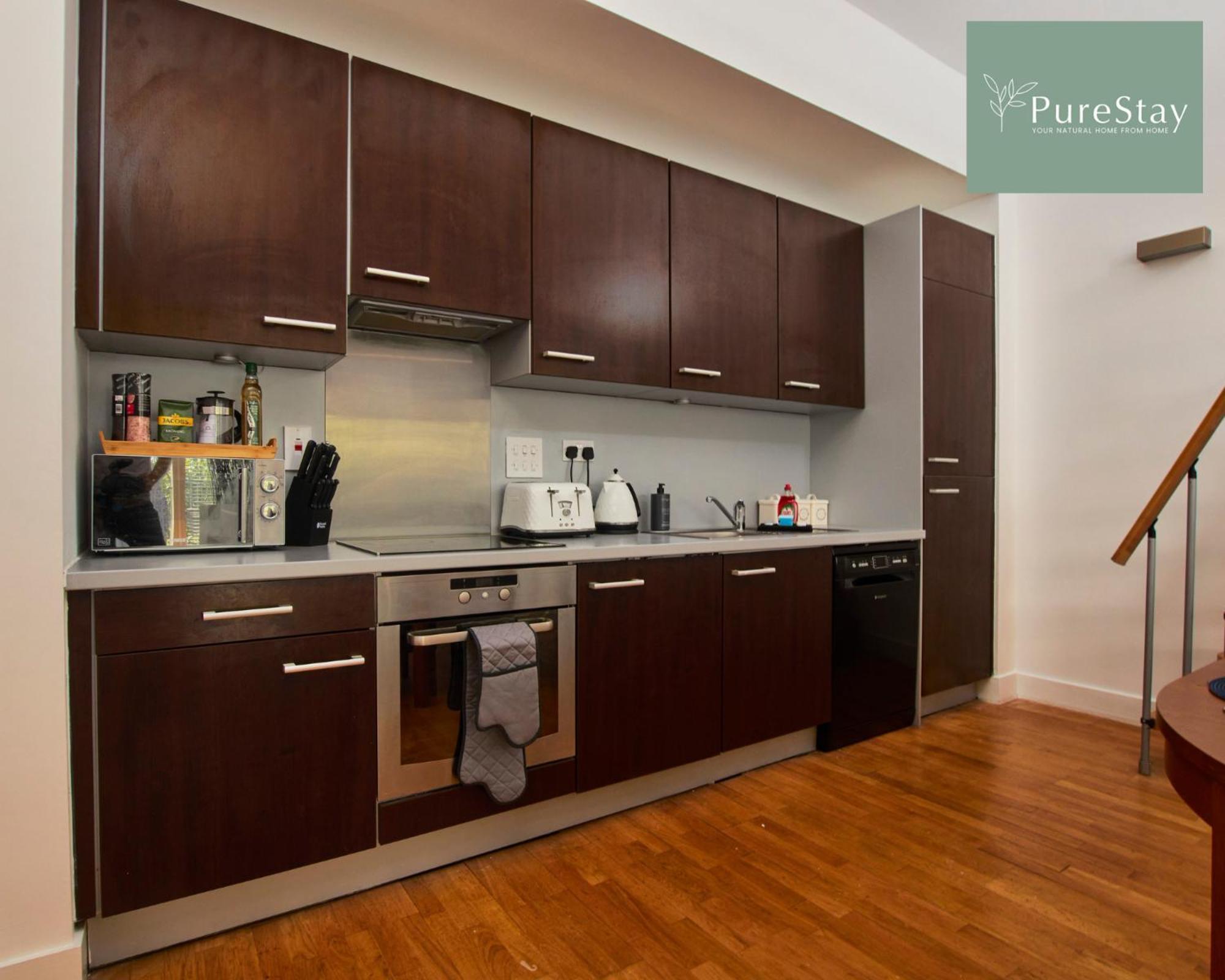 Beautiful Four Bed House By Purestay Short Lets & Serviced Accommodation Coventry With Parking Zewnętrze zdjęcie